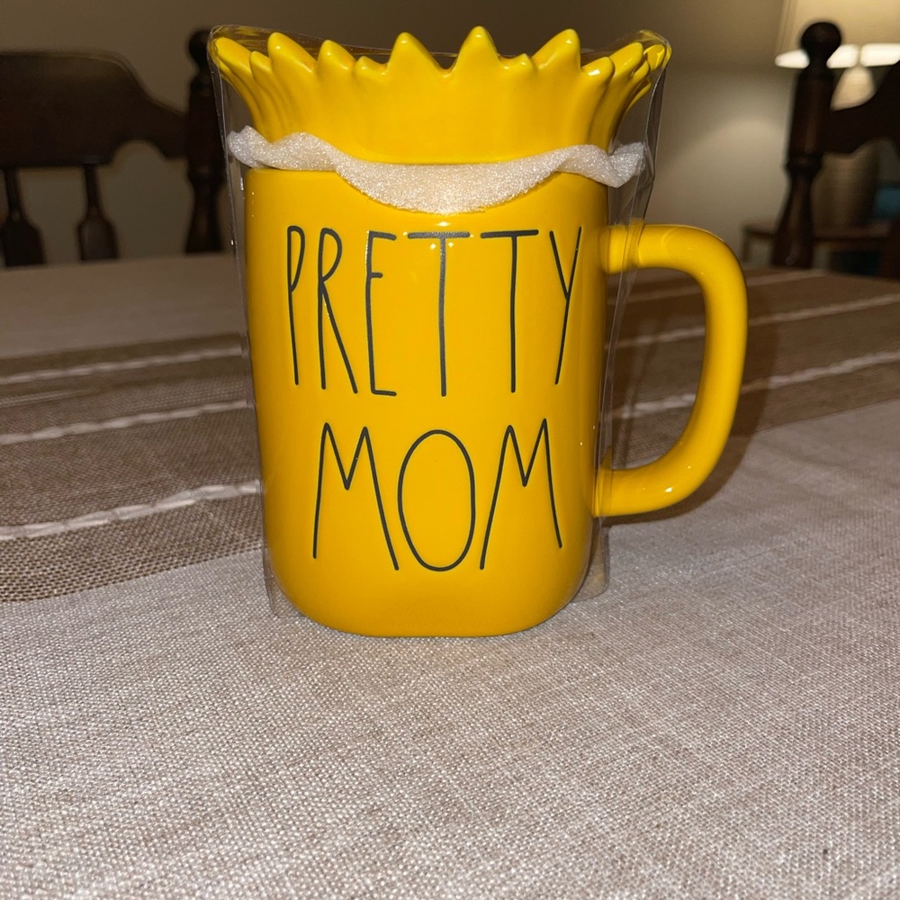 Rae Dunn Pretty Mom mug with sunflower topper - Picture 1 of 2